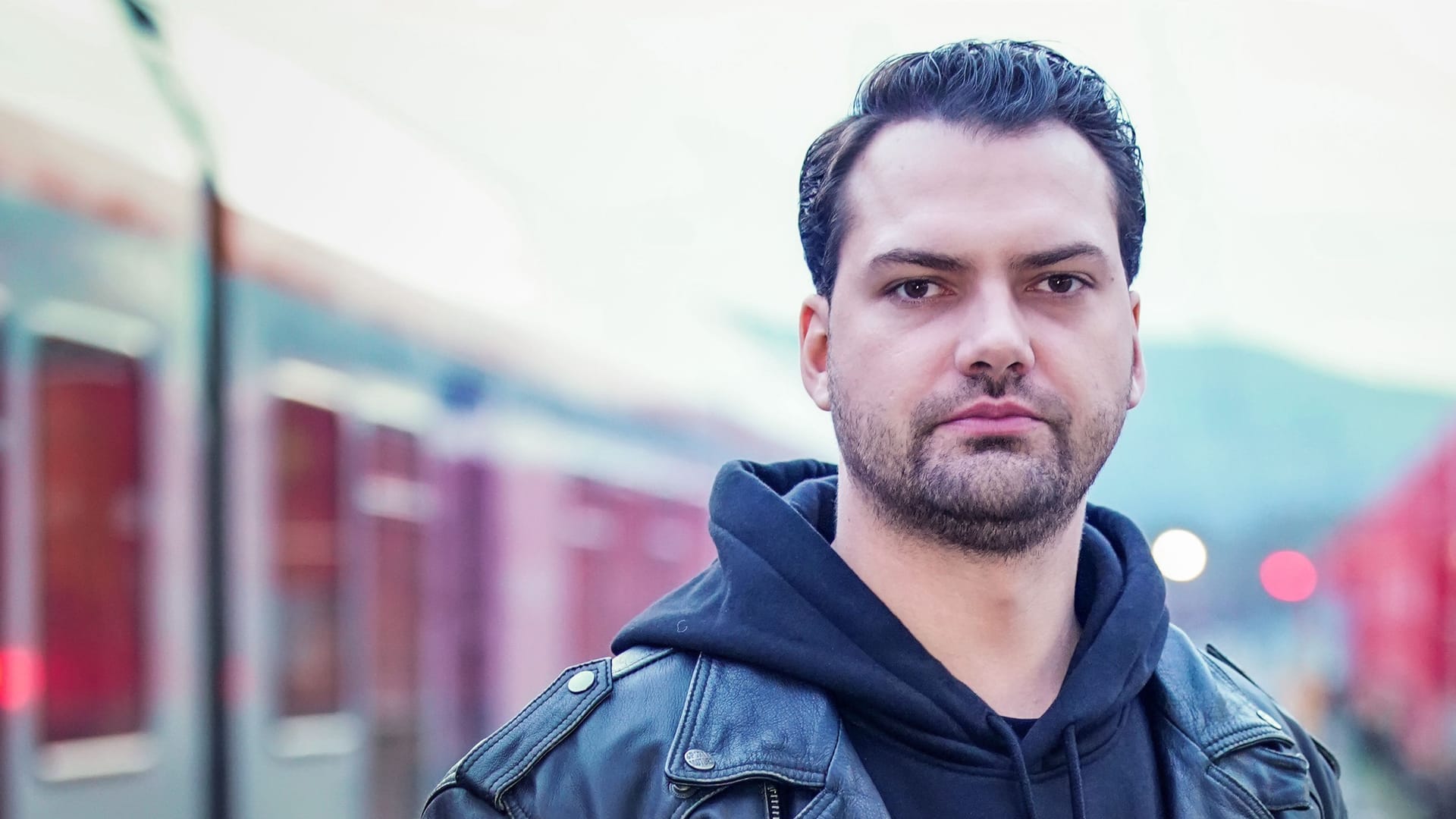 Schauspieler Jimi Blue Ochsenknecht muss sich vorerst in Österreich aufhalten.