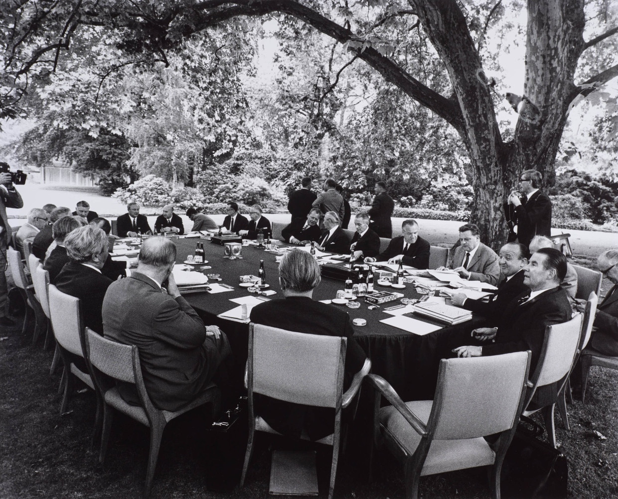 Kabinettssitzung im Park des Palais Schaumburg, 6. Juli 1967