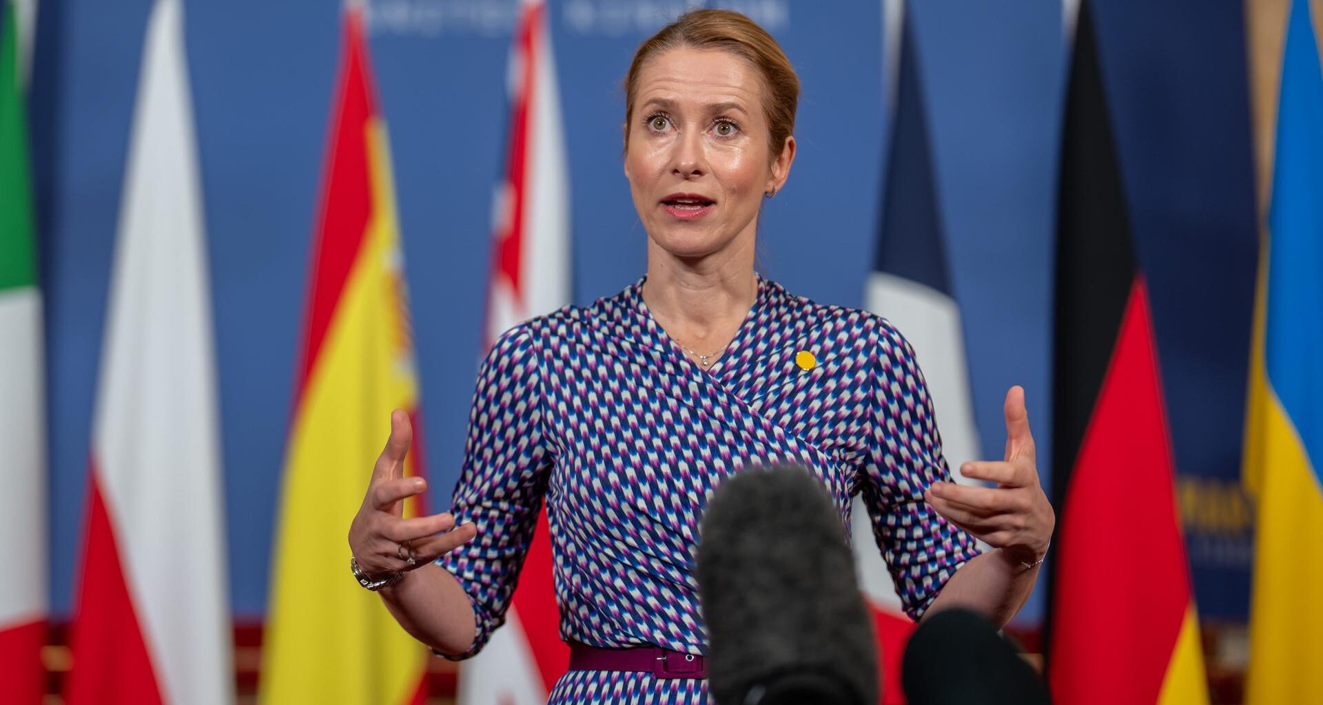 Kaja Kallas, Außenbeauftragte der Europäischen Union und ehemalige Premierministerin der Republik Estland, an einem Rednerpult