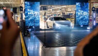 Launch in Slovakia: The first EV4 "made in Europe" rolls off the production line.