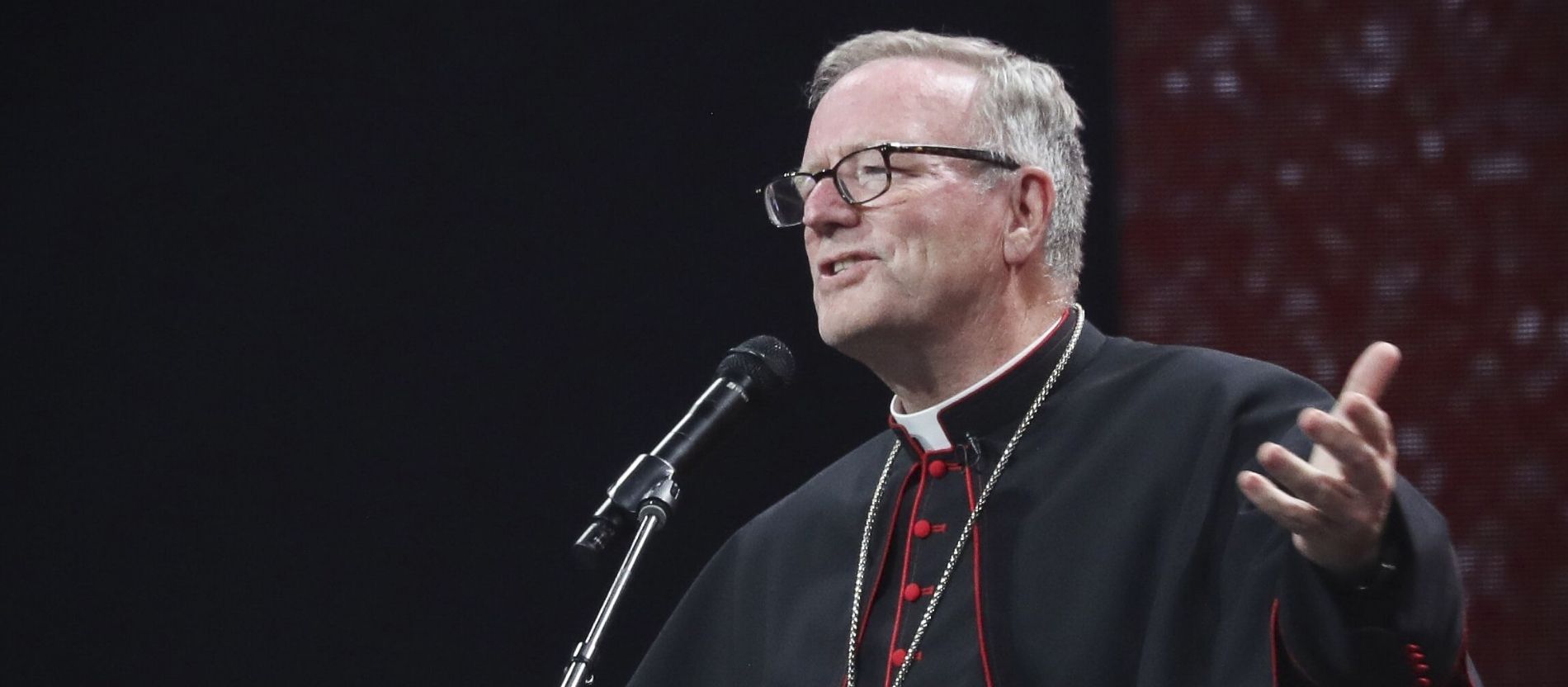 Bischof Robert Barron spricht bei einem Kongress