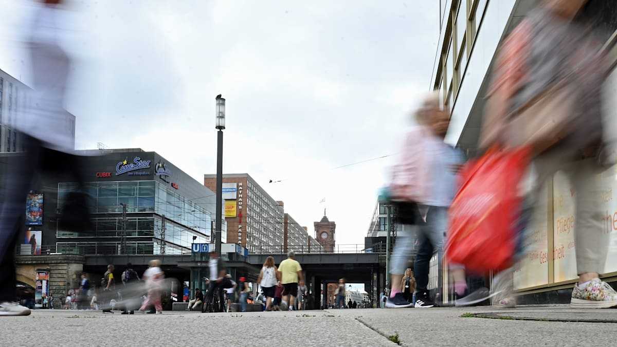 Berlin: Polizeischüler schlägt Familienvater zusammen