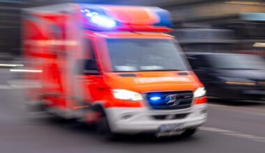 E-Scooter-Fahrer nach Kollision mit Auto lebensgefährlich verletzt