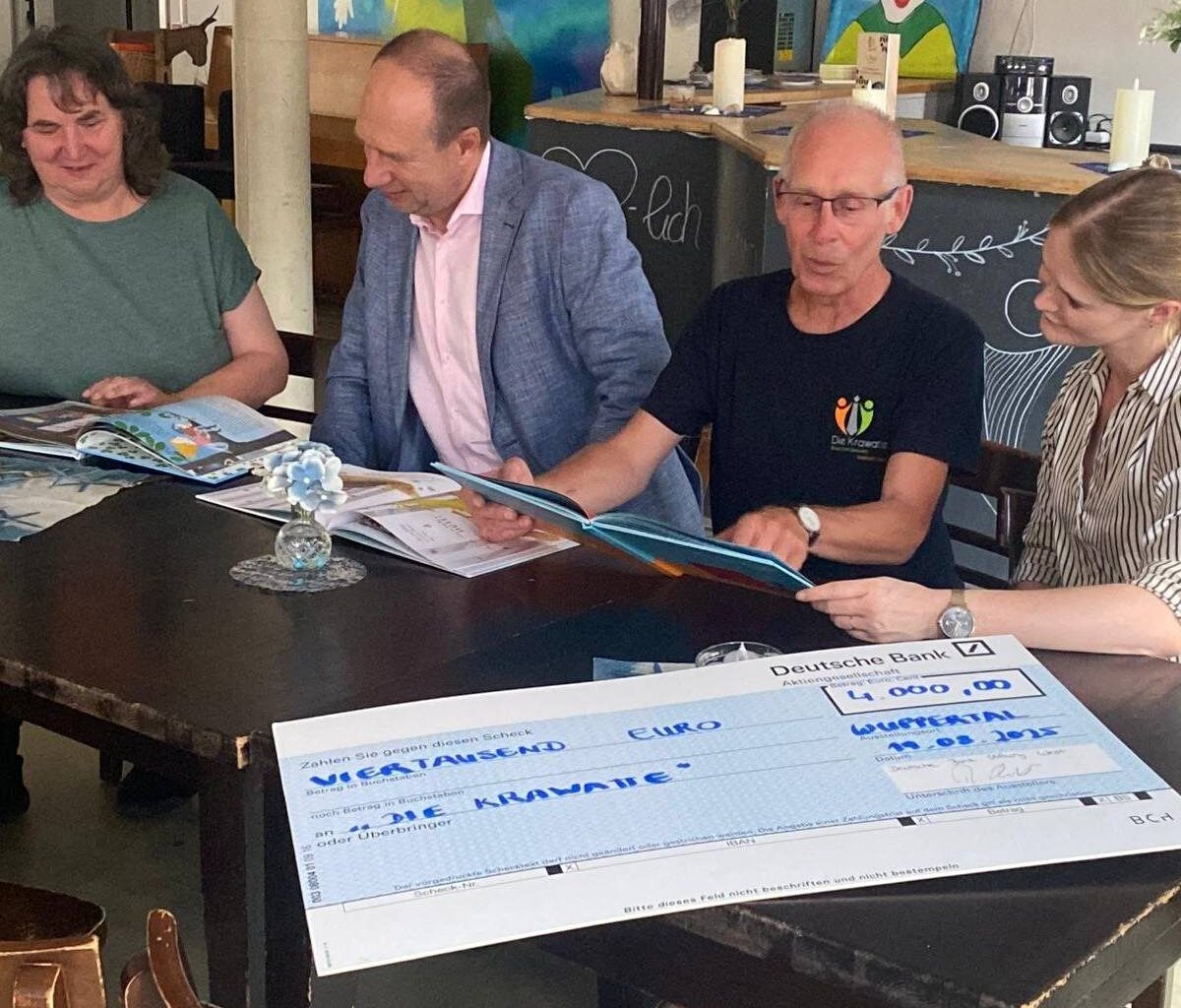 4.000 Euro für Kinderprojekte im Stadtteiltreff Krawatte