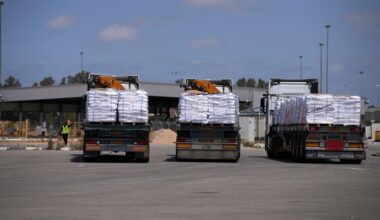 Lastwagen mit Hilfslieferungen auf der Ladefläche