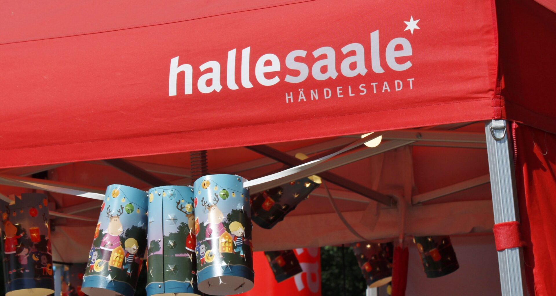 Laternenfest mit Gratis-Laternenbasteln in der hallesaale*-Lounge