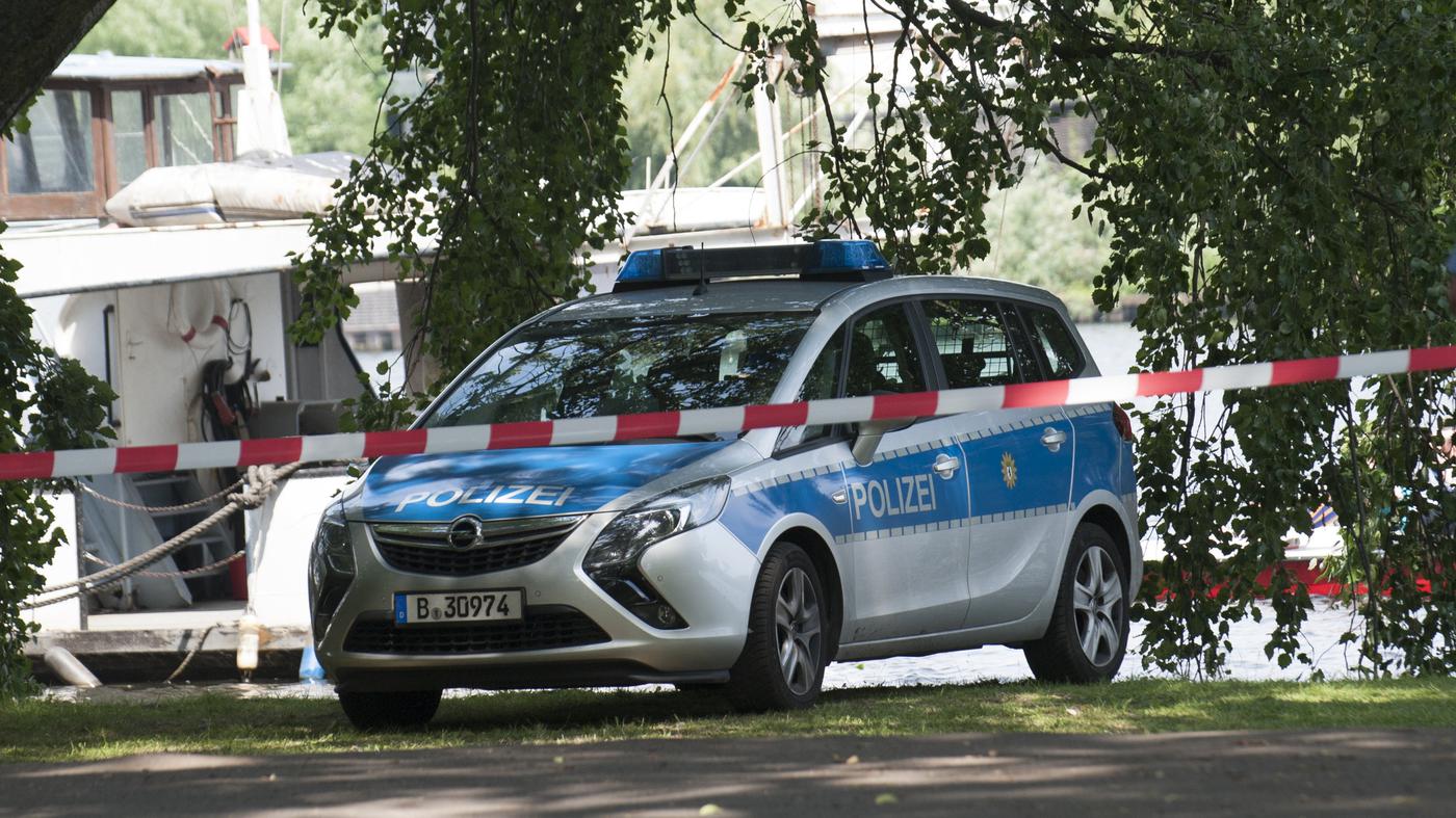 Mann flieht vor der Polizei – und springt in die Spree