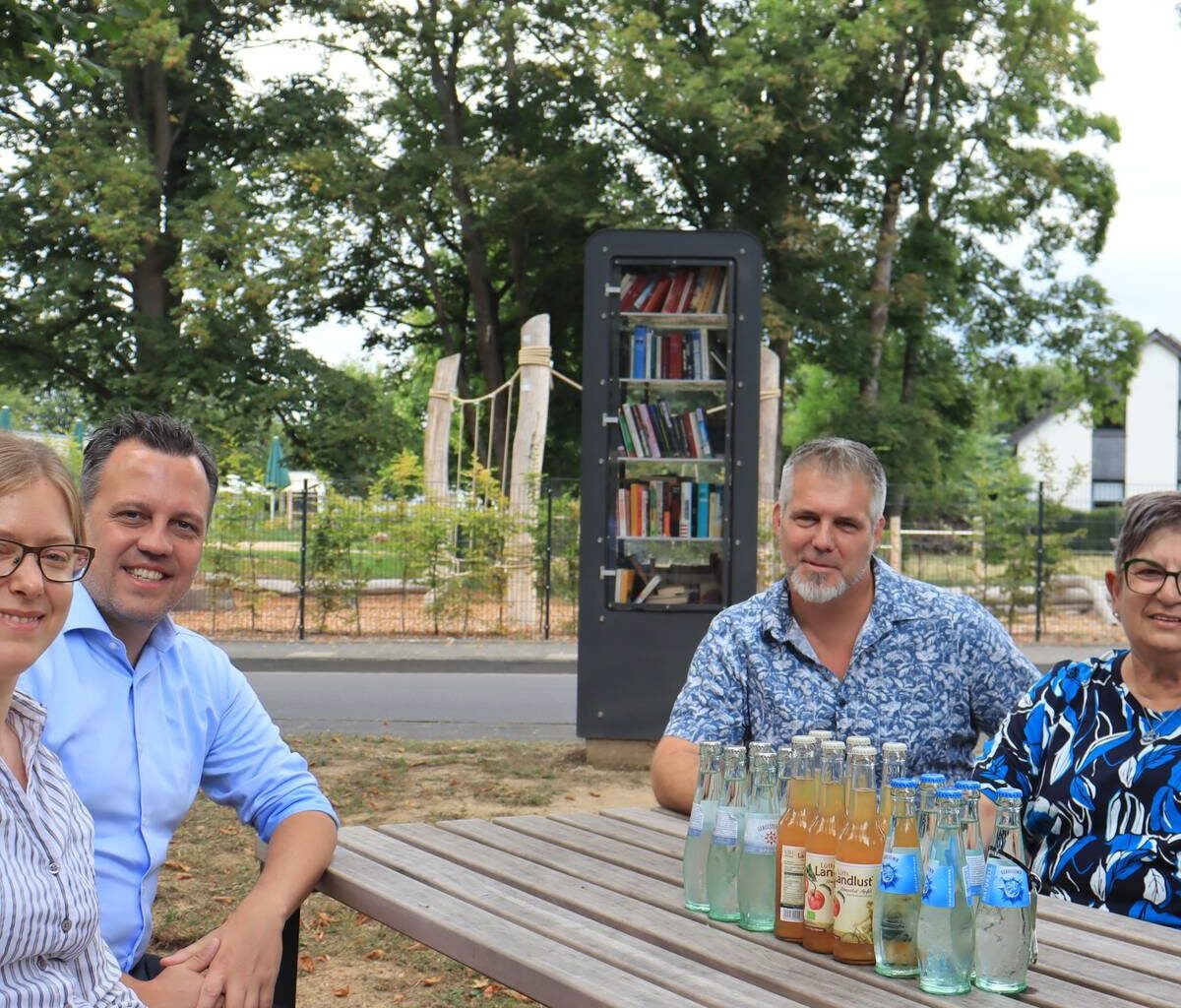 Neuer Leseplatz an der Burgmauer in Flamersheim
