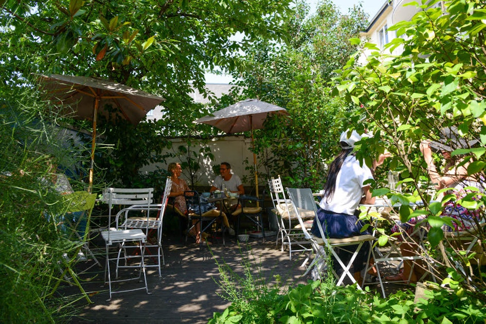 Draußen sitzen Köln: 11 Kölner Cafés mit schönen Hinterhöfen