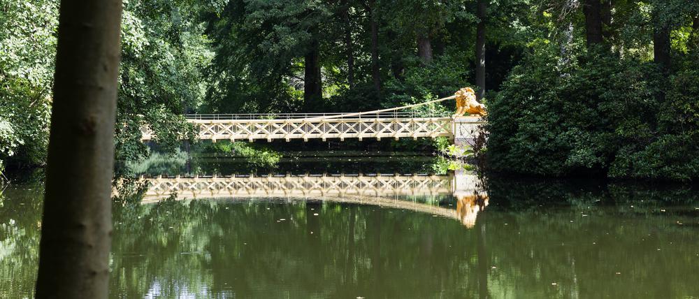 Die neu errichtete und unter Denkmalschutz stehende Löwenbrücke im Tiergarten