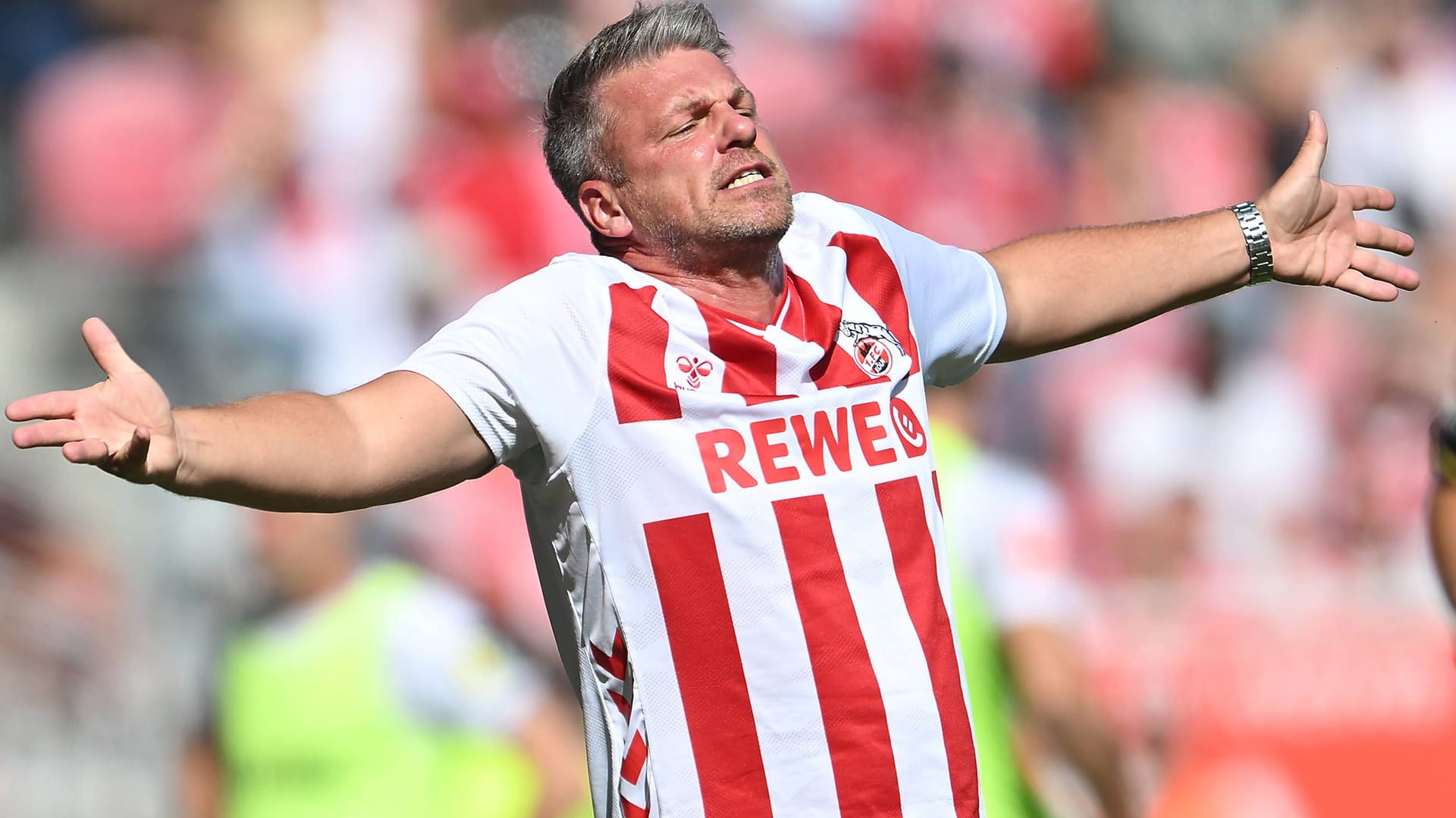 Lukas Kwasniok: Der Kölner Trainer hätte sich eine Rote Karte in der Nachspielzeit gewünscht.