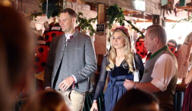 Anika + Manuel Neuer: Fotobeweis! Nach Hochzeit haben sie etwas zu feiern