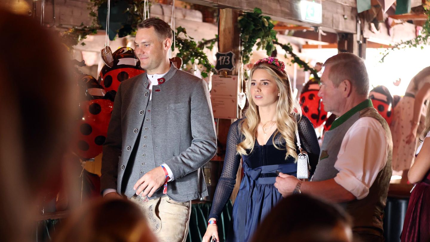 Anika + Manuel Neuer: Fotobeweis! Nach Hochzeit haben sie etwas zu feiern