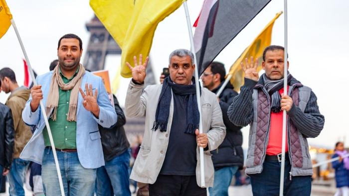 Demonstranten in Paris 2016 gegen die Regierung von Abdel Fattah el-Sisi in Ägypten.