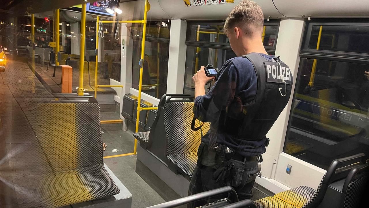 Messerattacke in Dresdner Straßenbahn - 21-jähriger Mann verletzt
