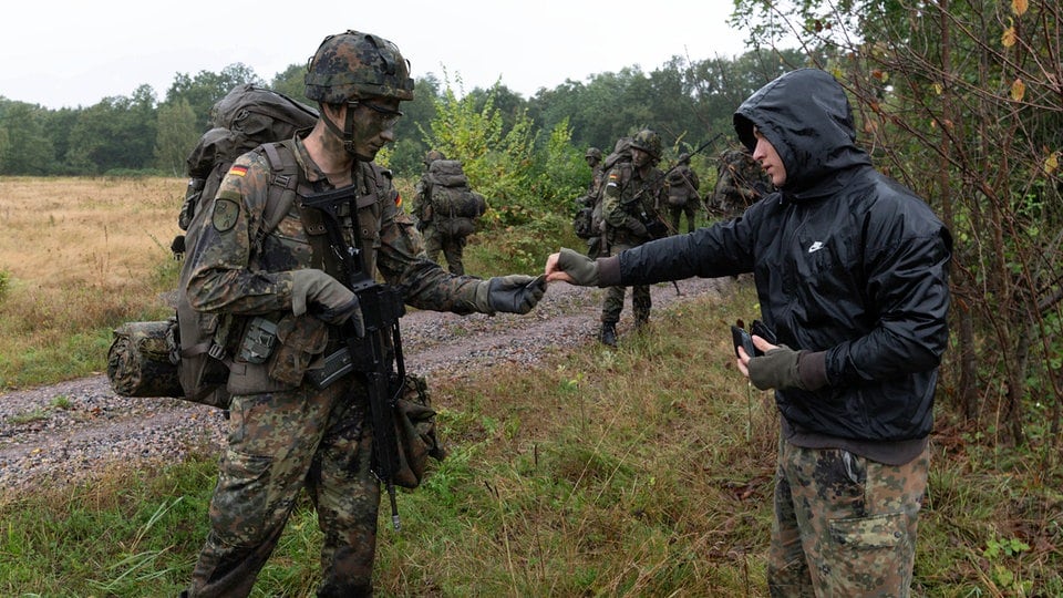 Wehrpflicht bei der Bundeswehr verursacht Milliardenkosten für junge Generation