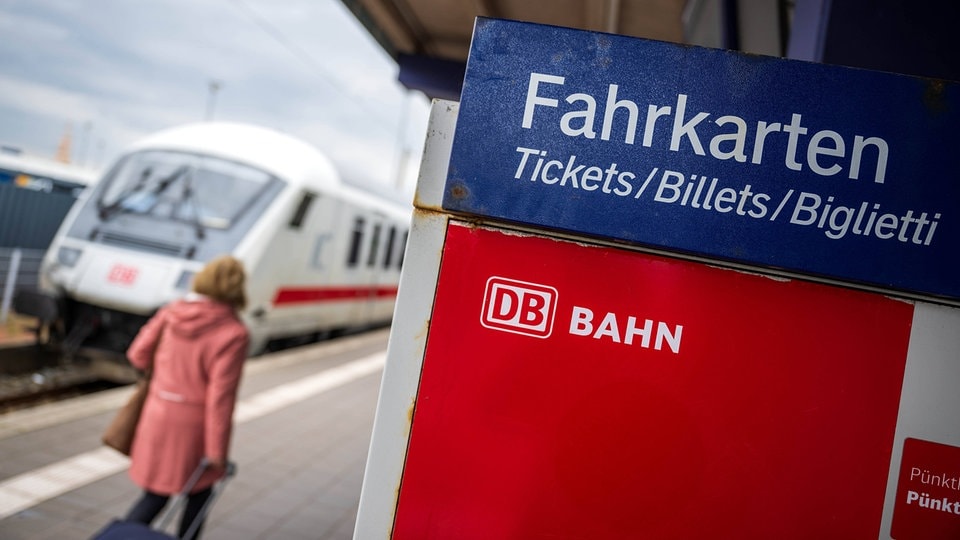 Nach Notarzteinsatz an IC Streckensperrung und Zugausfälle im Bahnverkehr bei Leipzig