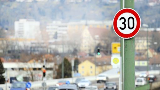 Oberbürgermeister äußert sich: „Zahlen einen unglaublich hohen Blutzoll“: Tempo 30 und 40 in ganz Esslingen?