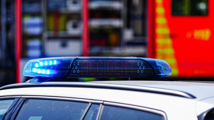 Stuttgart-Obertürkheim: Beinahe erfasst – Frau mit Kinderwagen entgeht betrunkenem Mercedes-Fahrer