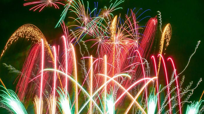 Feuerwerksfestival in Ostfildern: Im Stau zum Feuerzauber des „Sandman“ – Andrang bei Flammenden Sternen