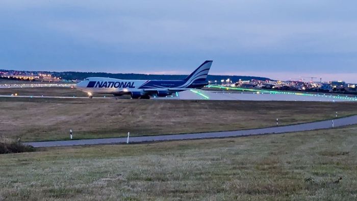 Flughafen Stuttgart: Video zeigt stotternde Startversuche des Jumbojets