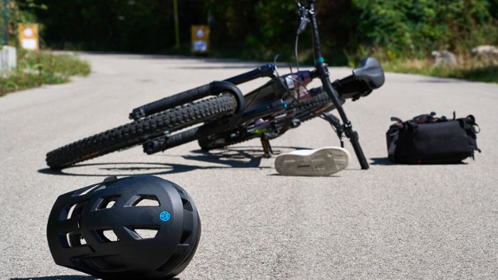 Unfall in Stuttgart-Mitte: Mercedes-Sprinter erfasst Fahrradfahrer – Polizei sucht Zeugen