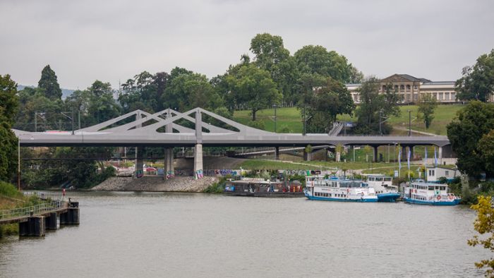 Zugverkehr in Stuttgart: Drahtseilakt über dem Neckar