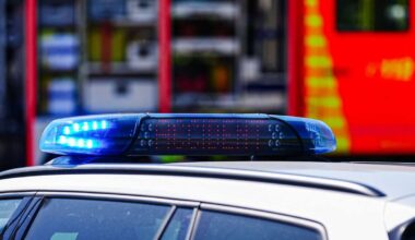 Stuttgart-Obertürkheim: Beinahe erfasst – Frau mit Kinderwagen entgeht betrunkenem Mercedes-Fahrer