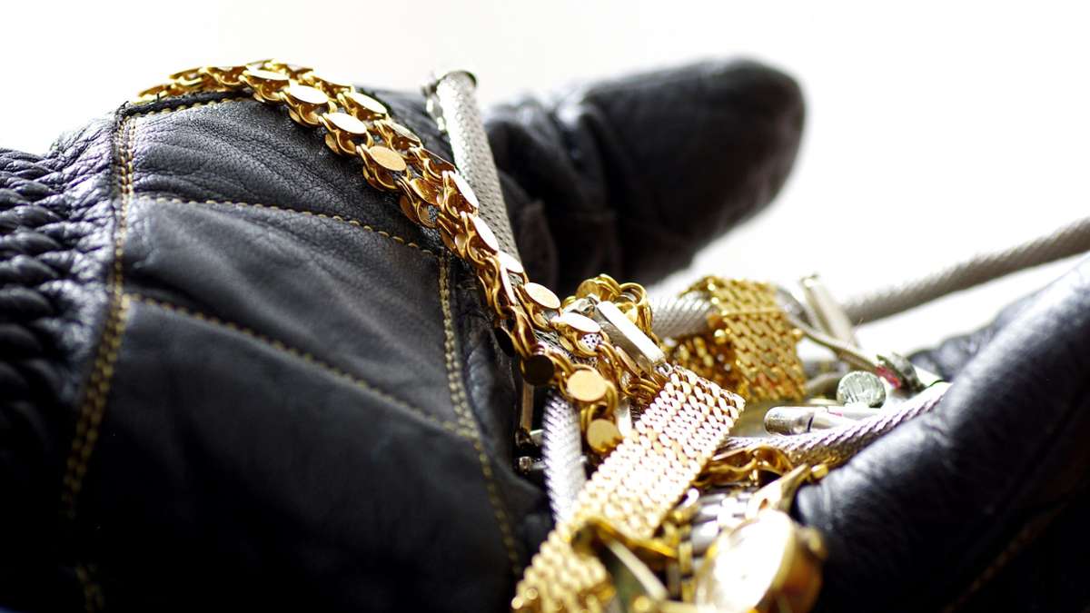 Trickbetrug in Fellbach: Als Handwerker getarnt – Dieb stiehlt Seniorin Schmuck