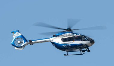 Einsatz in Waiblingen: Auseinandersetzung am Bahnhof - Polizei fahndet mit Hubschrauber nach Flüchtigen
