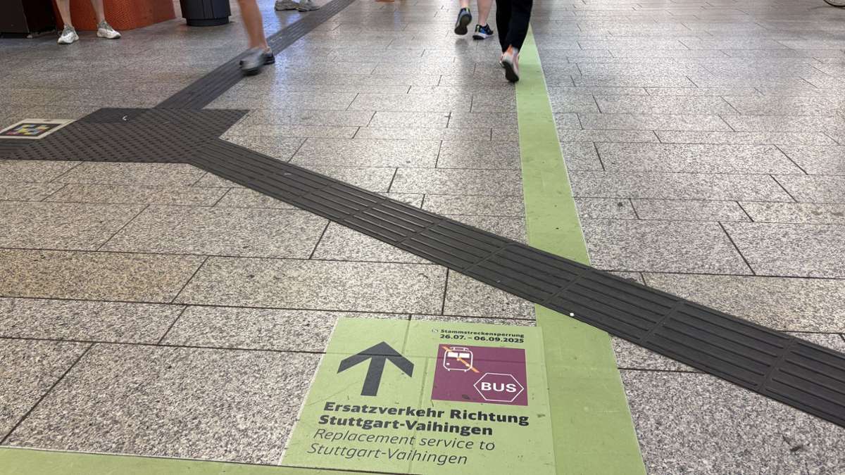 Stammstreckensperrung Stuttgart: Mit gesenktem Kopf zum S-Bahn-Ersatzverkehr