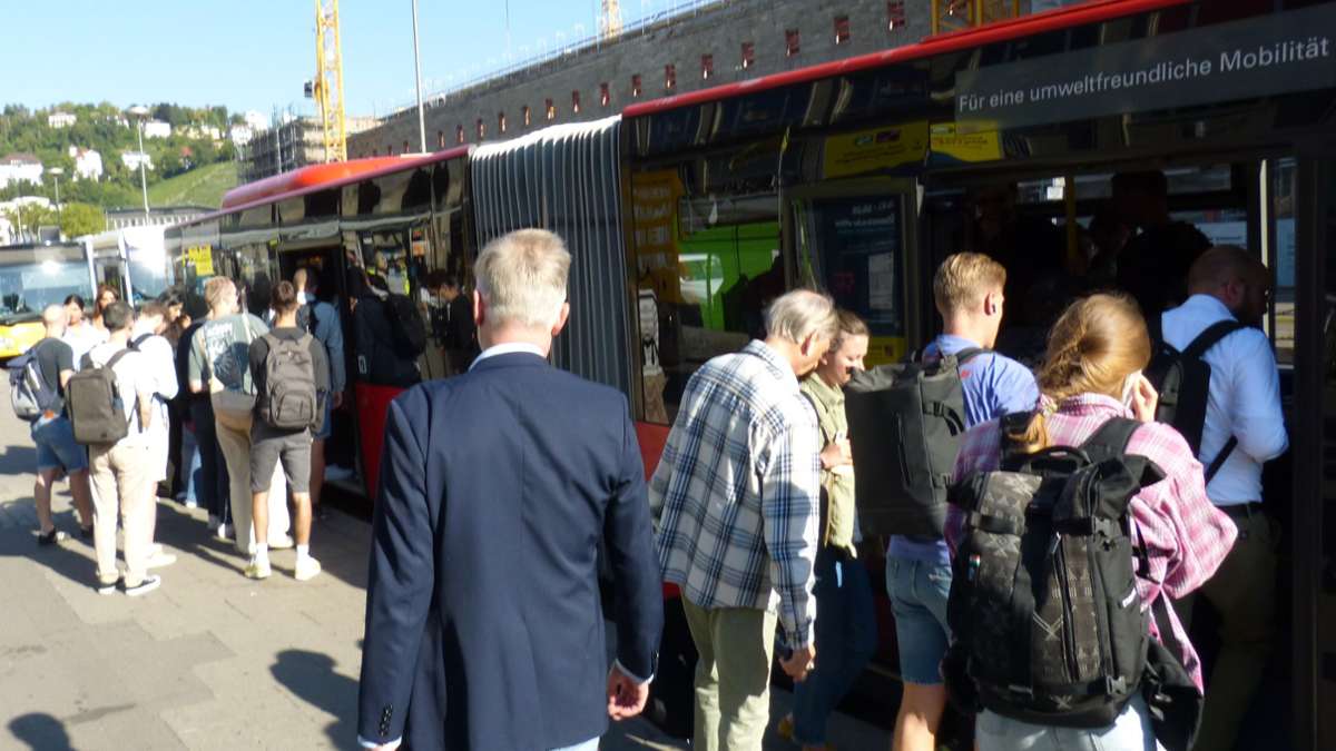 Busersatzverkehr in Stuttgart: „Entweder man wird zum Choleriker oder zum Stoiker“