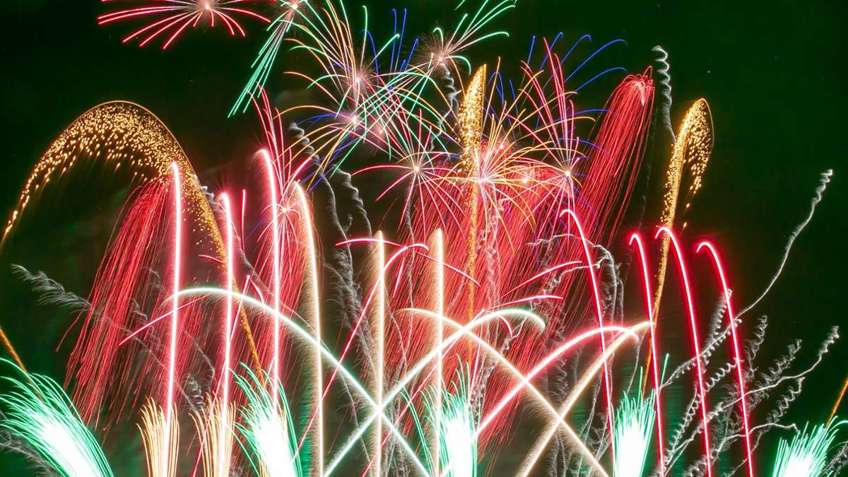 Feuerwerksfestival in Ostfildern: Im Stau zum Feuerzauber des „Sandman“ – Andrang bei Flammenden Sternen - Ostfildern