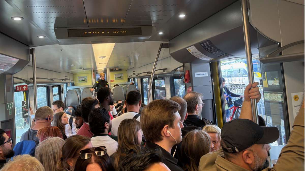Nahverkehr in Stuttgart: „Kann doch nicht deren Ernst sein“ – Ärger über überfüllte Züge in Stuttgart