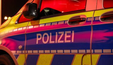 Polizeieinsatz in Esslingen: Fünfköpfige Gruppe schlägt nachts an Busbahnhof auf zwei Männer ein - Kreis