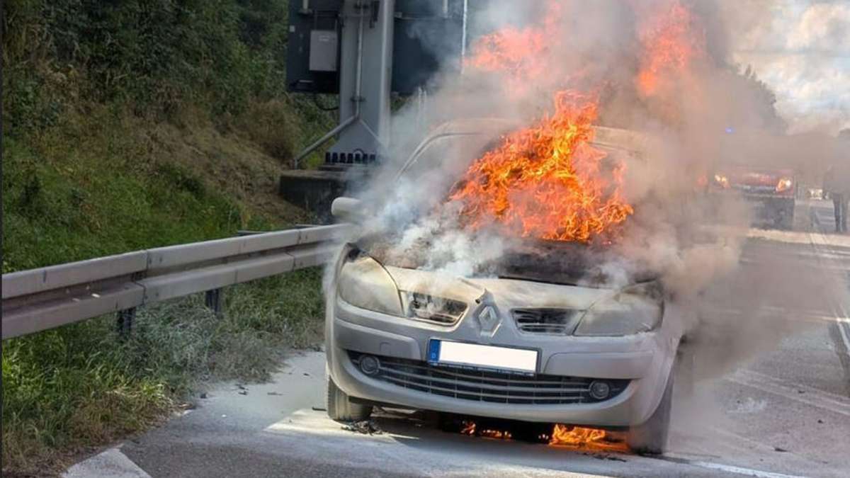 Autobahn bei Stuttgart: Auto gerät auf A8 in Vollbrand - Startseite