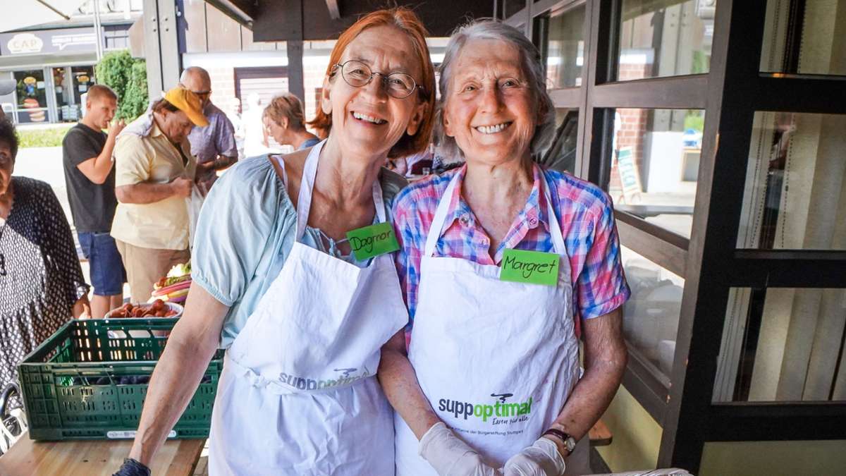 Essensausgabe in Stuttgart: 85-Jährige packt mit an – Seniorinnen verteilen Essen an Bedürftige - Startseite