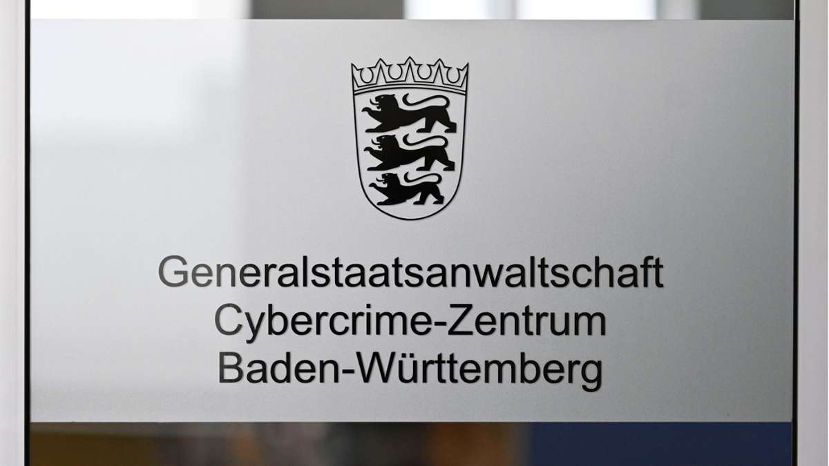 Prozess in Karlsruhe: Missbrauchsskandal: 19 Mädchen zu Pornografie überredet