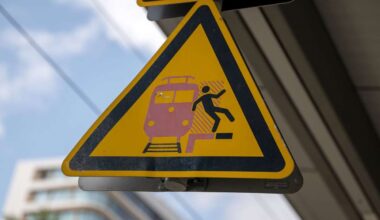 Heimeranplatz in München: 82-Jährige stürzt zwischen S-Bahn und Bahnsteig - Bayern