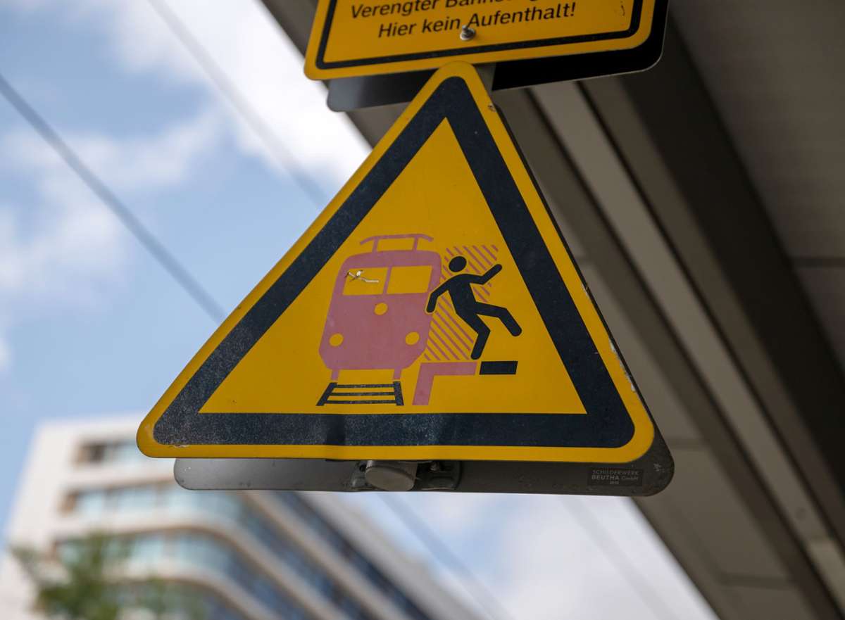 Heimeranplatz in München: 82-Jährige stürzt zwischen S-Bahn und Bahnsteig - Bayern