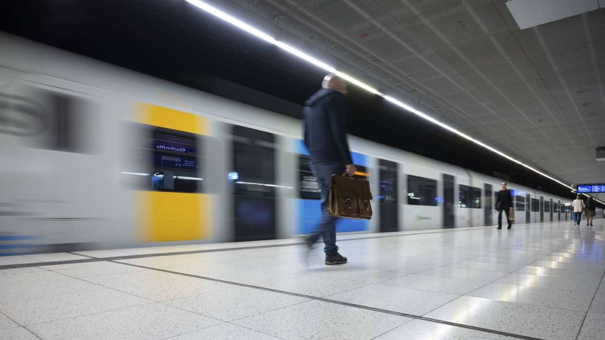 S-Bahn Stuttgart: Störung der S-Bahn-Linie S1: Oberleitungsarbeiten dauern an