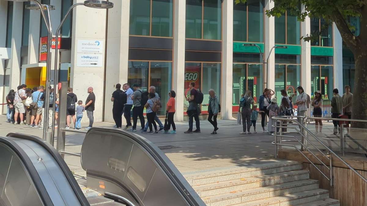 Laden auf Königstraße: Was war der Grund für die Schlange vor dem Lego-Store in Stuttgart?