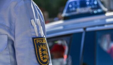 Stuttgart-Sillenbuch: Unbekannter masturbiert an Bushaltestelle – Zeugen gesucht