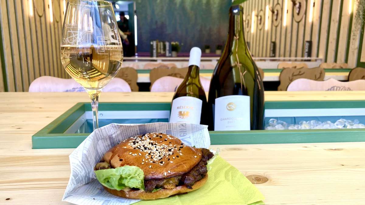 Stuttgarter Weindorf: Smash Burger, Gin-Lachs und Aperol-Spritz-Eis – Schlemmen auf dem Weindorf