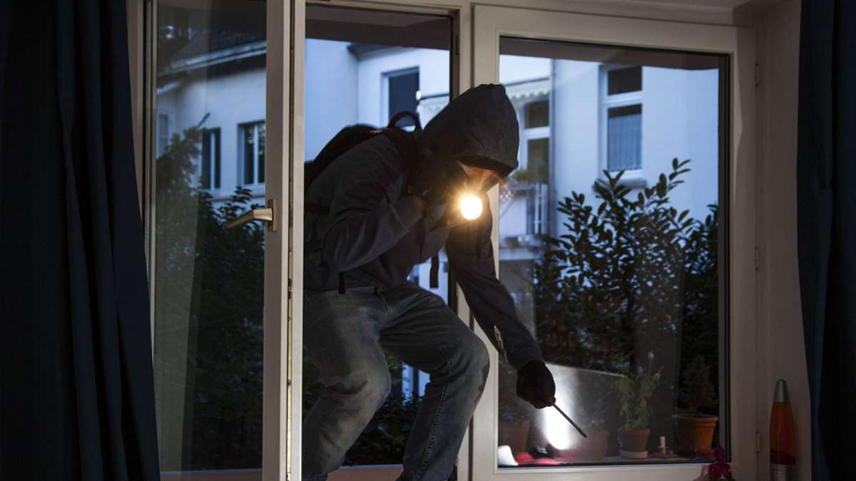 Einbruch in Stuttgart-Degerloch: Seniorin in der Wohnung gefesselt