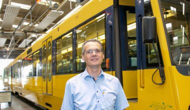 Nahverkehr im Kreis Esslingen: Tonnenschwere Stadtbahnen auf der Schiebebühne – Blick in die Werkstatt