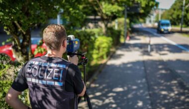 Blitzermarathon in Stuttgart: Keine Ausrede hilft – So ziehen Polizisten Raser aus dem Verkehr
