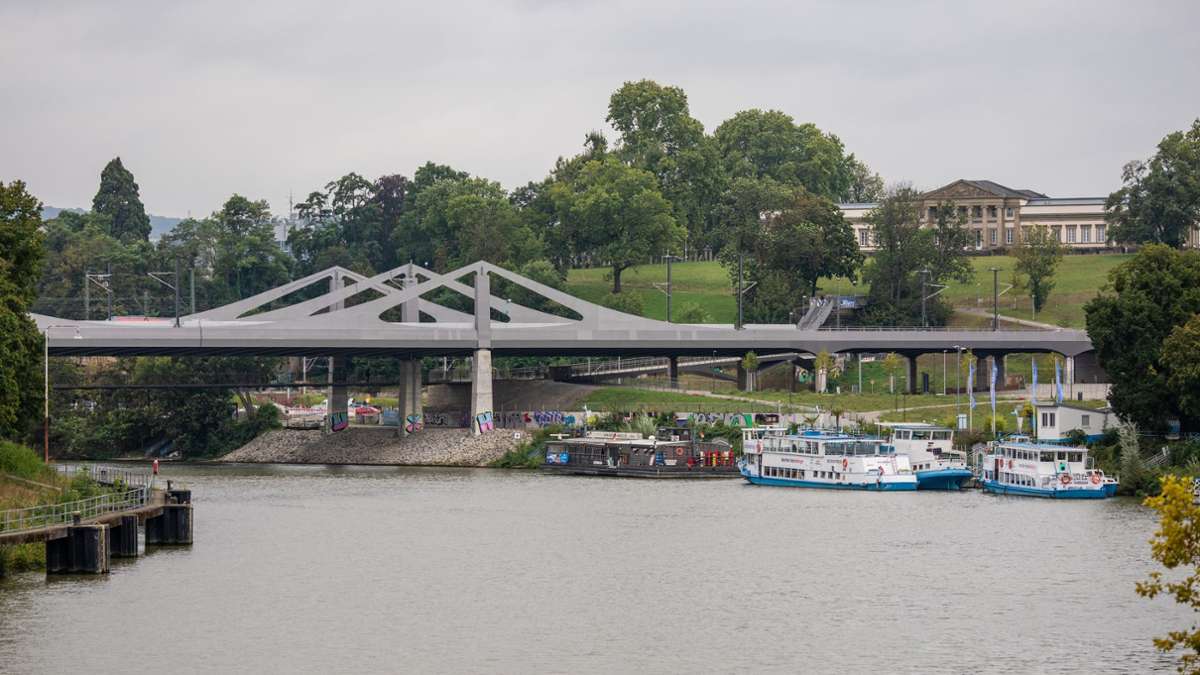 Zugverkehr in Stuttgart: Drahtseilakt über dem Neckar
