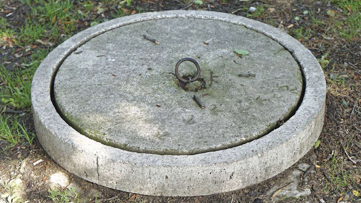 Stuttgart-Zazenhausen: Unbekannte legen Betondeckel auf Gleise