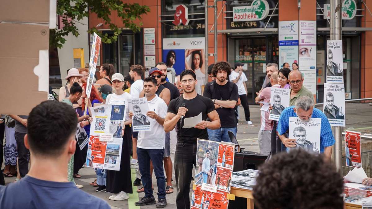 Nach Abschiebung in den Irak: Protest in Stuttgart gegen Abschiebung von Einser-Abiturient